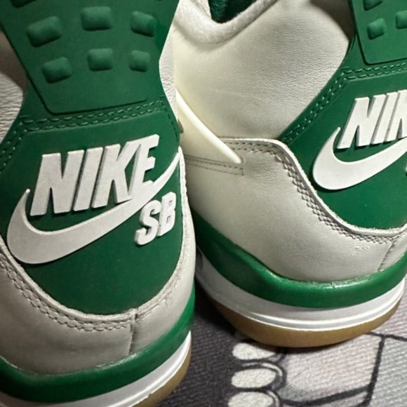 Nike Air Jordan 4 - Picture 4 of 4